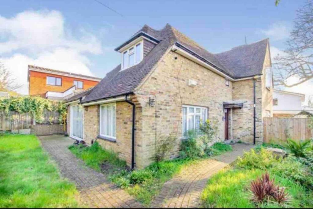 Lovely Cottage In The Heart Of Shirley- Κρόιντον Εξωτερικό φωτογραφία