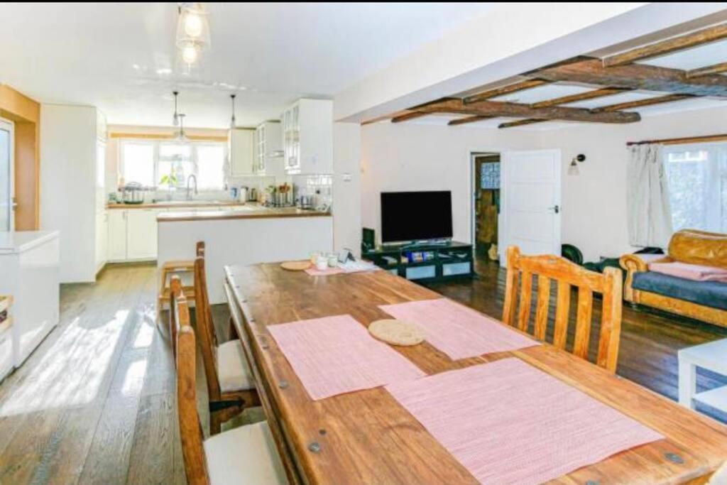 Lovely Cottage In The Heart Of Shirley- Κρόιντον Εξωτερικό φωτογραφία