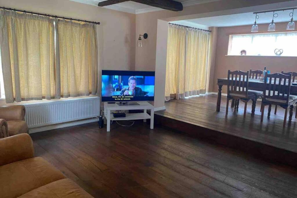 Lovely Cottage In The Heart Of Shirley- Κρόιντον Εξωτερικό φωτογραφία